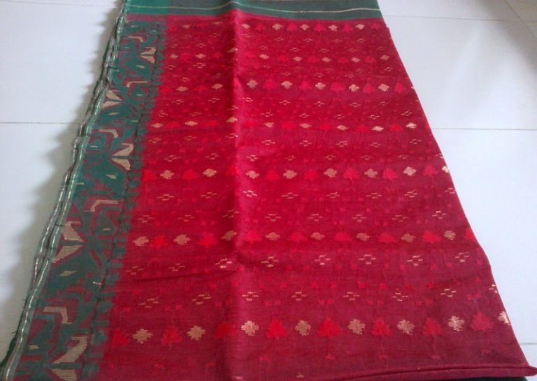 JAMDANI SAREE IS A WOMAN GARMENT OF HIGH-QUALITY COTTON AND SILK